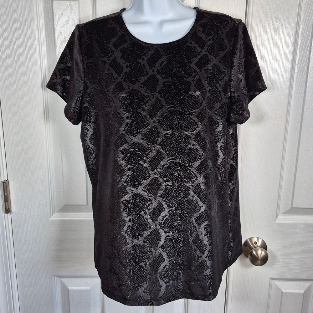 Torrid black snakeskin texture velvet short sleeve shirt plus size 0 or XL - Picture 4 of 12